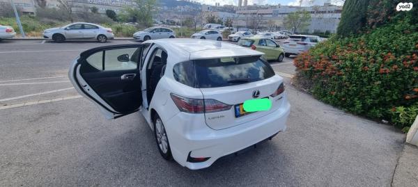 לקסוס CT200H Luxury הייבריד אוט' 1.8 (99 כ"ס) בנזין 2015 למכירה בעפולה