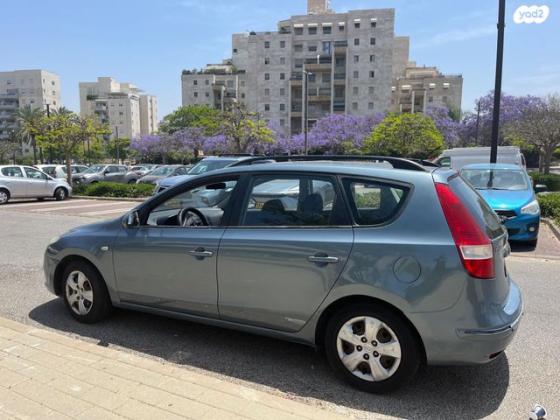 יונדאי i30CW Inspire סטיישן אוט' 1.6 (126 כ''ס) בנזין 2011 למכירה בהרצליה