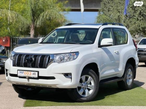 טויוטה לנד קרוזר קצר 4X4 Luxury SWB אוט' 3 דלתות דיזל 2.8 (204 כ''ס) דיזל 2023 למכירה בחיפה