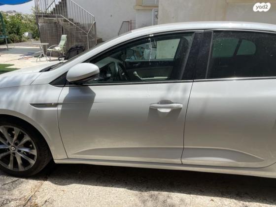 רנו מגאן גראנד קופה Intense אוט' דיזל 1.5 (110 כ"ס) דיזל 2018 למכירה במגדל