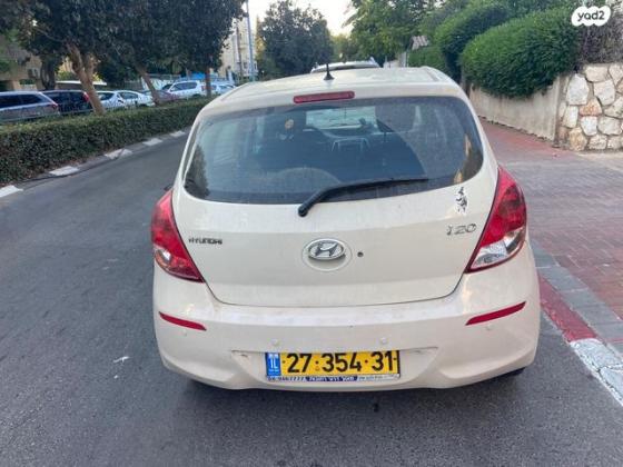 יונדאי i20 Insight ידני 1.2 (85 כ"ס) בנזין 2014 למכירה ברחובות