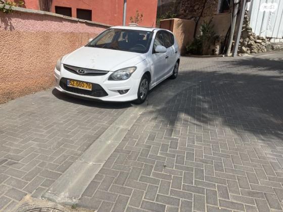 יונדאי i30 Inspire אוט' 1.6 (126 כ''ס) בנזין 2011 למכירה בתל אביב יפו