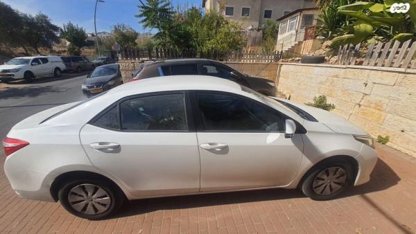 טויוטה קורולה Sun אוט' 1.6 (132 כ"ס) בנזין 2015 למכירה בתל אביב יפו