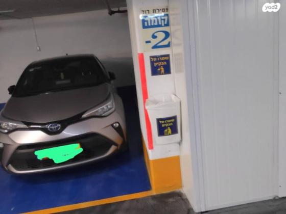 טויוטה C-HR Chic הייבריד אוט' 1.8 (98 כ"ס) בנזין 2021 למכירה בתל אביב יפו