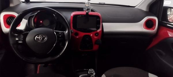 טויוטה אייגו (AYGO) X-Play ידני 1.0 (69 כ"ס) בנזין 2016 למכירה בחולון