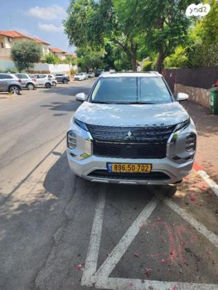 מיצובישי אאוטלנדר Luxury אוט' 7 מק' 2.5 (181 כ"ס) בנזין 2022 למכירה ברעננה