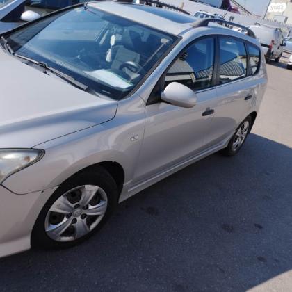 יונדאי i30CW Inspire סטיישן אוט' 1.6 (126 כ''ס) בנזין 2010 למכירה בנתניה