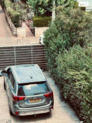 מיצובישי אאוטלנדר PHEV 4X4 Luxury הייבריד אוט' 5 מק' 2.4 (135 כ''ס) היברידי חשמל / בנזין 2019 למכירה בחיפה