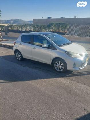 טויוטה יאריס Sky אוט' 1.3 (99 כ"ס) בנזין 2015 למכירה במבשרת ציון