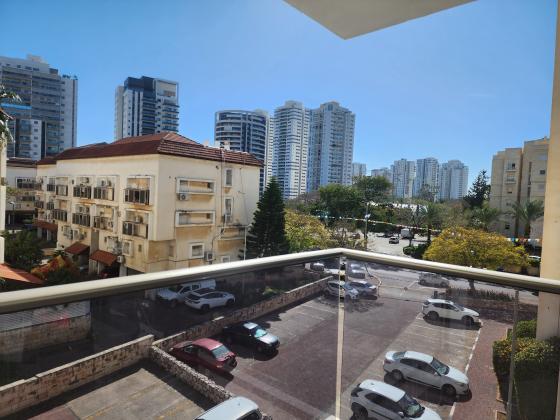 דירה 4 חדרים למכירה בקרית מוצקין | אלמו | נווה גנים