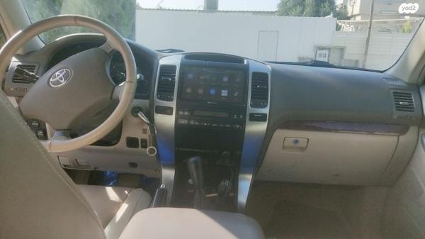 טויוטה לנד קרוזר ארוך 4X4 Luxury אוט' 8 מק' 4.0 (250 כ''ס) בנזין 2006 למכירה בחורה