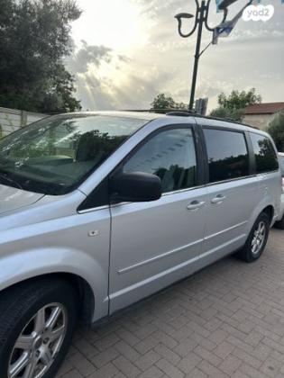 קרייזלר גראנד וויאג'ר LX אוט' 7 מק' 3.8 (193 כ''ס) בנזין 2009 למכירה בניר גלים