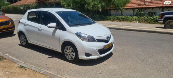טויוטה יאריס Sol אוט' 1.3 (99 כ"ס) בנזין 2014 למכירה בבית נקופה