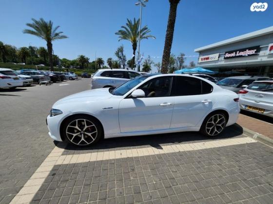 אלפא רומיאו ג'וליה Veloce RWD אוט' 2.0 (280 כ''ס) בנזין 2021 למכירה בפרדס חנה כרכור