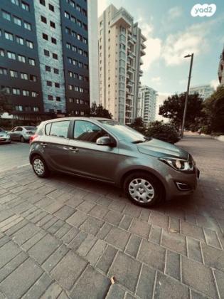 יונדאי i20 Insight ידני 1.2 (85 כ"ס) בנזין 2013 למכירה בהרצליה