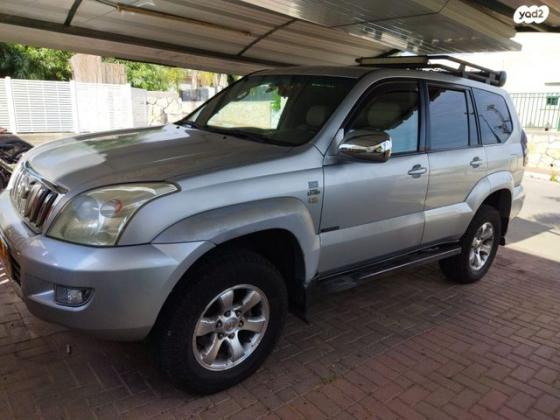 טויוטה לנד קרוזר ארוך 4X4 Luxury אוט' דיזל 8 מק' 3.0 (166 כ''ס) דיזל 2004 למכירה בשבי שומרון