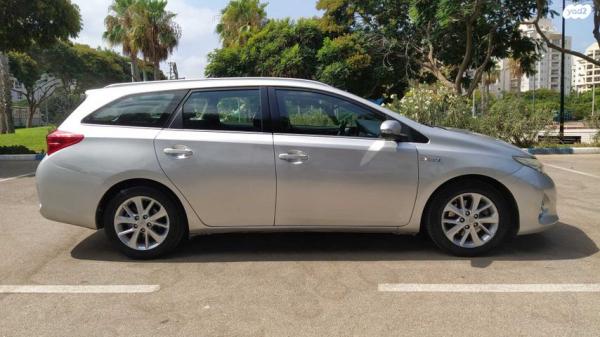 טויוטה אוריס הייבריד TS סטיישן הייבריד אוט' 1.8 (99 כ"ס) בנזין 2014 למכירה בנתניה