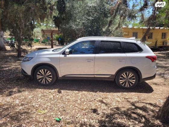מיצובישי אאוטלנדר Instyle אוט' 7 מק' 2.0 (150 כ"ס) בנזין 2020 למכירה בגבעת השלושה