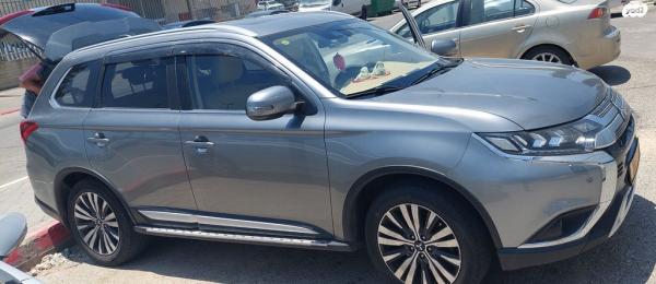 מיצובישי אאוטלנדר Premium אוט' 7 מק' 2.0 (150 כ''ס) בנזין 2020 למכירה בחדרה