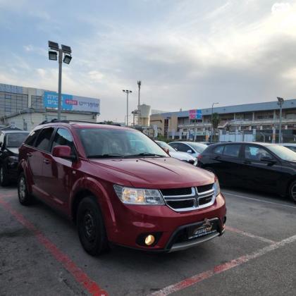 דודג' ג'רני SE אוט' 7 מק' 2.4 (168 כ"ס) בנזין 2013 למכירה בראשון לציון