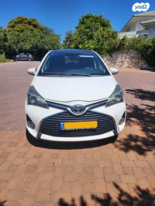 טויוטה יאריס Sky אוט' 1.3 (99 כ"ס) בנזין 2015 למכירה בנהריה