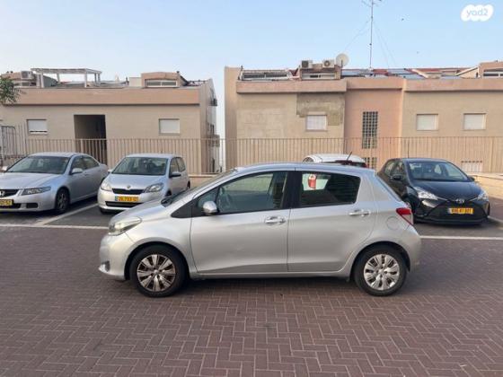 טויוטה יאריס Style אוט' 1.3 (99 כ"ס) בנזין 2013 למכירה בחיפה