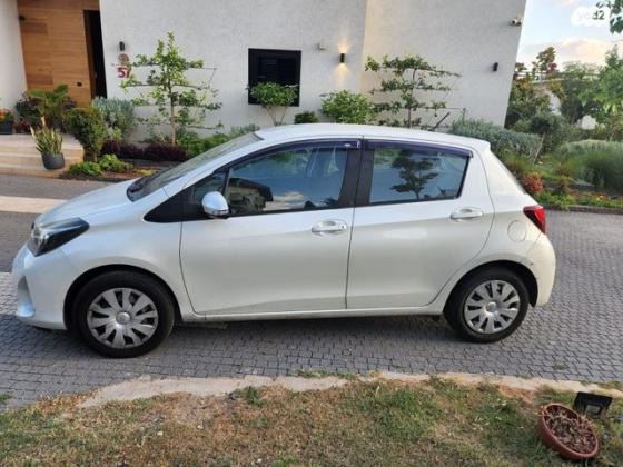 טויוטה יאריס Style אוט' 1.3 (99 כ"ס) בנזין 2015 למכירה במישר