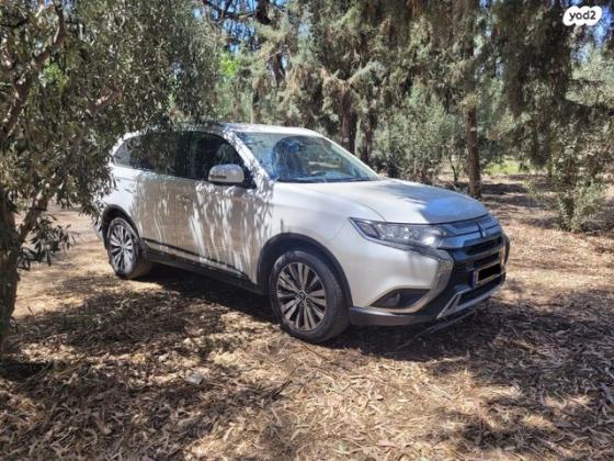 מיצובישי אאוטלנדר Instyle אוט' 7 מק' 2.0 (150 כ"ס) בנזין 2020 למכירה בגבעת השלושה