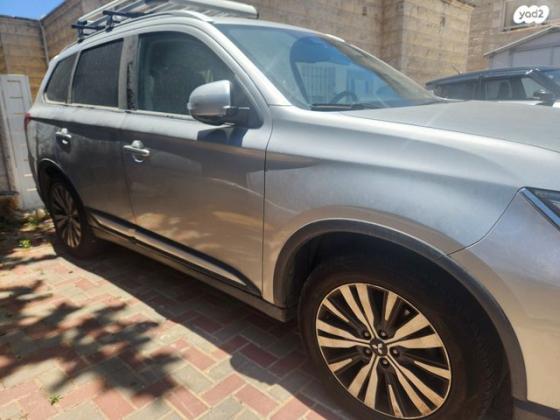 מיצובישי אאוטלנדר Premium אוט' 7 מק' 2.0 (150 כ''ס) בנזין 2019 למכירה במבשרת ציון