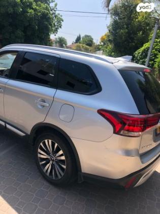 מיצובישי אאוטלנדר Instyle אוט' 7 מק' 2.0 (150 כ"ס) בנזין 2020 למכירה ברעננה