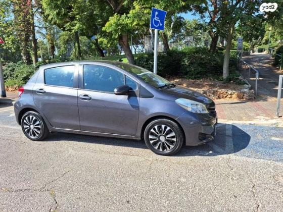 טויוטה יאריס Sol אוט' 1.3 (99 כ"ס) בנזין 2013 למכירה בחולון