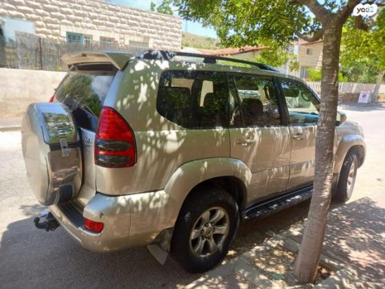 טויוטה לנד קרוזר ארוך 4X4 Luxury אוט' דיזל 8 מק' 3.0 (166 כ''ס) דיזל 2005 למכירה במטע