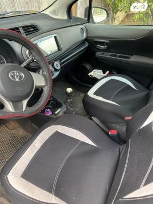 טויוטה יאריס Sol ידני 1.3 (99 כ"ס) בנזין 2012 למכירה בכפר יונה