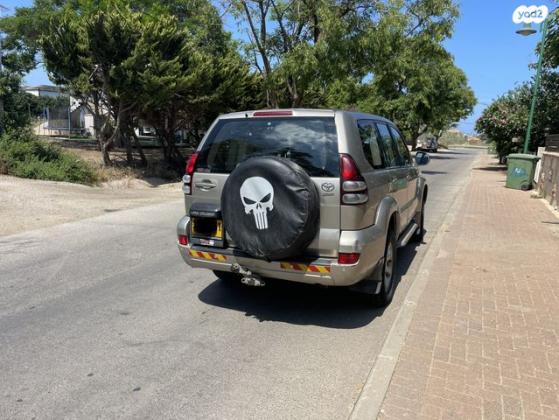 טויוטה לנד קרוזר ארוך 4X4 Luxury אוט' דיזל 8 מק' 3.0 (166 כ''ס) דיזל 2004 למכירה בחיפה