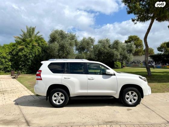 טויוטה לנד קרוזר ארוך 4X4 Luxury 5 אוט' דיזל 5 מק' 2.8 (177 כ"ס) דיזל 2016 למכירה בתל אביב יפו