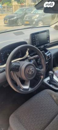 טויוטה יאריס קרוס HSD Urban אוט' 1.5 (92 כ''ס) בנזין 2023 למכירה בבית חשמונאי