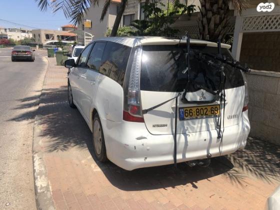 מיצובישי גרנדיס Executive אוט' 2.4 (165 כ"ס) בנזין 2009 למכירה בסח'נין