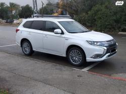 מיצובישי אאוטלנדר PHEV 4X4 Luxury הייבריד אוט' 5 מק' 2.4 (135 כ''ס) ה