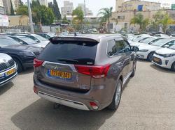מיצובישי אאוטלנדר PHEV 4X4 Luxury הייבריד אוט' 5 מק' 2.4 (135 כ''ס) ה