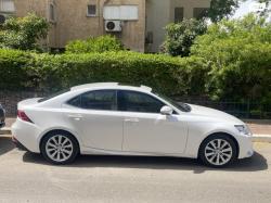 לקסוס IS300h Executive הייבריד אוט' 2.5 (181 כ"ס) בנזין 2017 למכירה בה