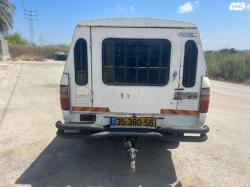 טויוטה היילקס 4X4 4X4 SR דאבל קבינה ידני דיזל 2.5 (102 כ''ס) דיזל