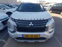 מיצובישי אאוטלנדר Premium אוט' 7 מק' 2.5 (181 כ"ס) בנזין 2022 למכיר