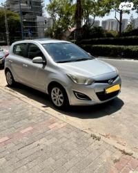 יונדאי i20 Inspire אוט' 1.4 (100 כ"ס) [2009-2015] בנזין 2013 למכירה ברחוב
