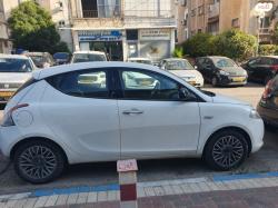 לנצ'יה אפסילון Gold אוט' 0.9 (85 כ''ס) בנזין 2012 למכירה בהוד השר