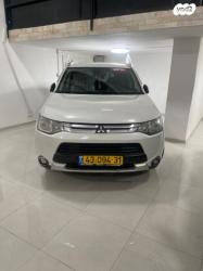 מיצובישי אאוטלנדר 4X4 Limited אוט' 7 דיזל מק' 2.3 (150 כ"ס) דיזל 2014