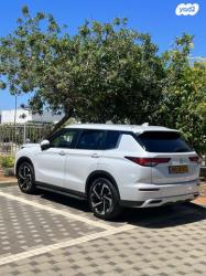 מיצובישי אאוטלנדר Premium אוט' 7 מק' 2.5 (181 כ"ס) בנזין 2022 למכיר
