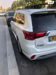 מיצובישי אאוטלנדר PHEV 4X4 Luxury הייבריד אוט' 5 מק' 2.4 (135 כ''ס) ה
