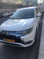 מיצובישי אאוטלנדר PHEV 4X4 Luxury הייבריד אוט' 5 מק' 2.4 (135 כ''ס) ה