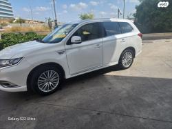 מיצובישי אאוטלנדר PHEV 4X4 Luxury הייבריד אוט' 5 מק' 2.4 (135 כ''ס) ה