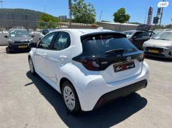 טויוטה יאריס הייבריד Flow אוט' 1.5 (92 כ"ס) בנזין 2023 למכירה במ